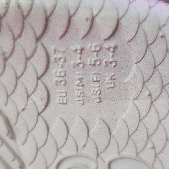 Fishy slippers - Picture 4 of 4